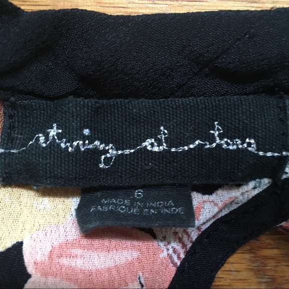 Staring at Stars Crepe Open Back Romper Size 6 - Picture 8 of 8